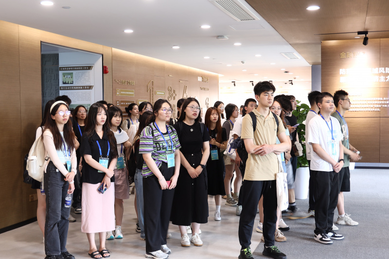 浙江大學(xué)經(jīng)濟(jì)學(xué)院、國際聯(lián)合商學(xué)院全國優(yōu)秀大學(xué)生夏令營到浙江東方參訪2.JPG